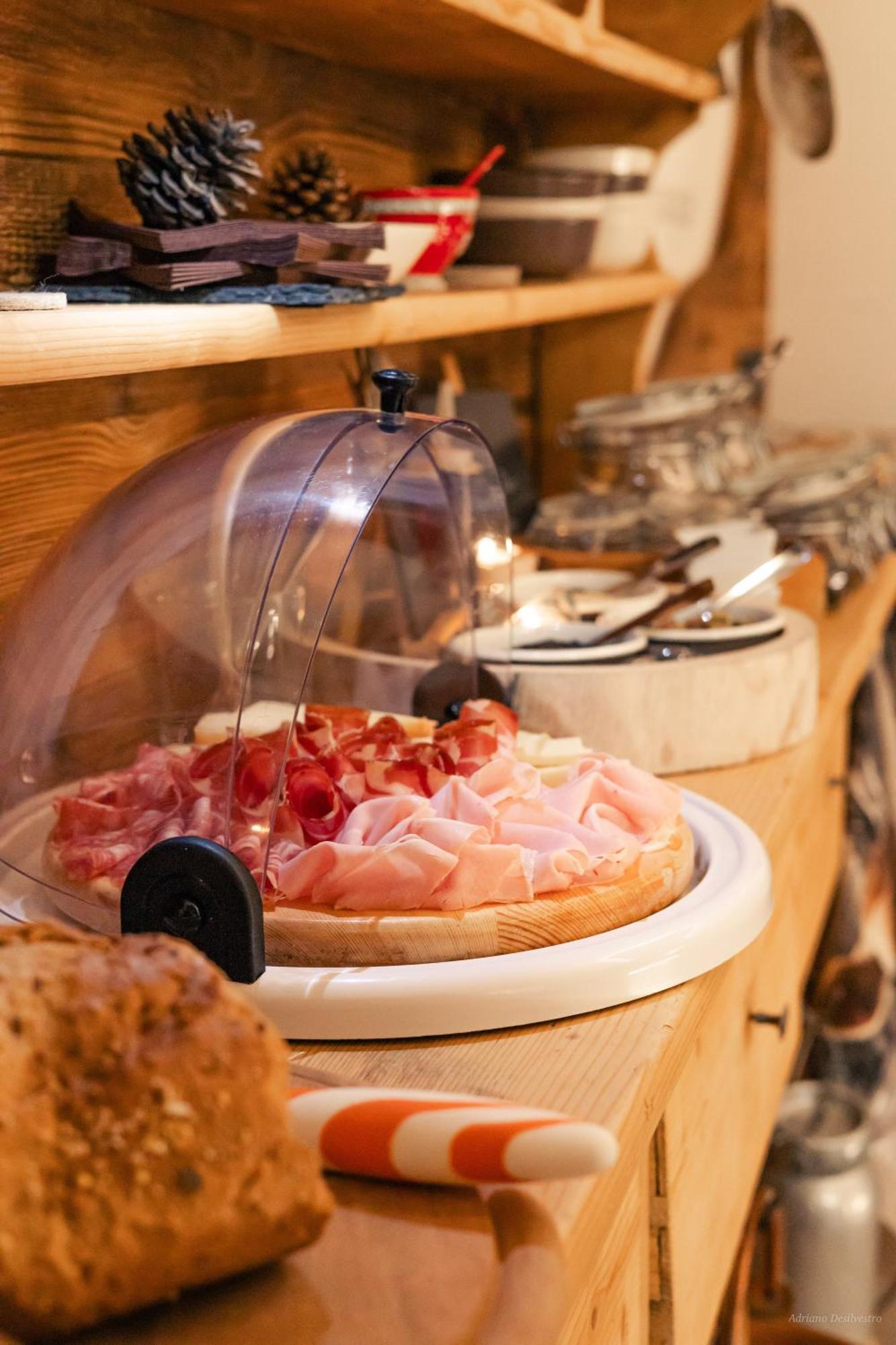 Majon De La Nona Hotel Pozza di Fassa Luaran gambar