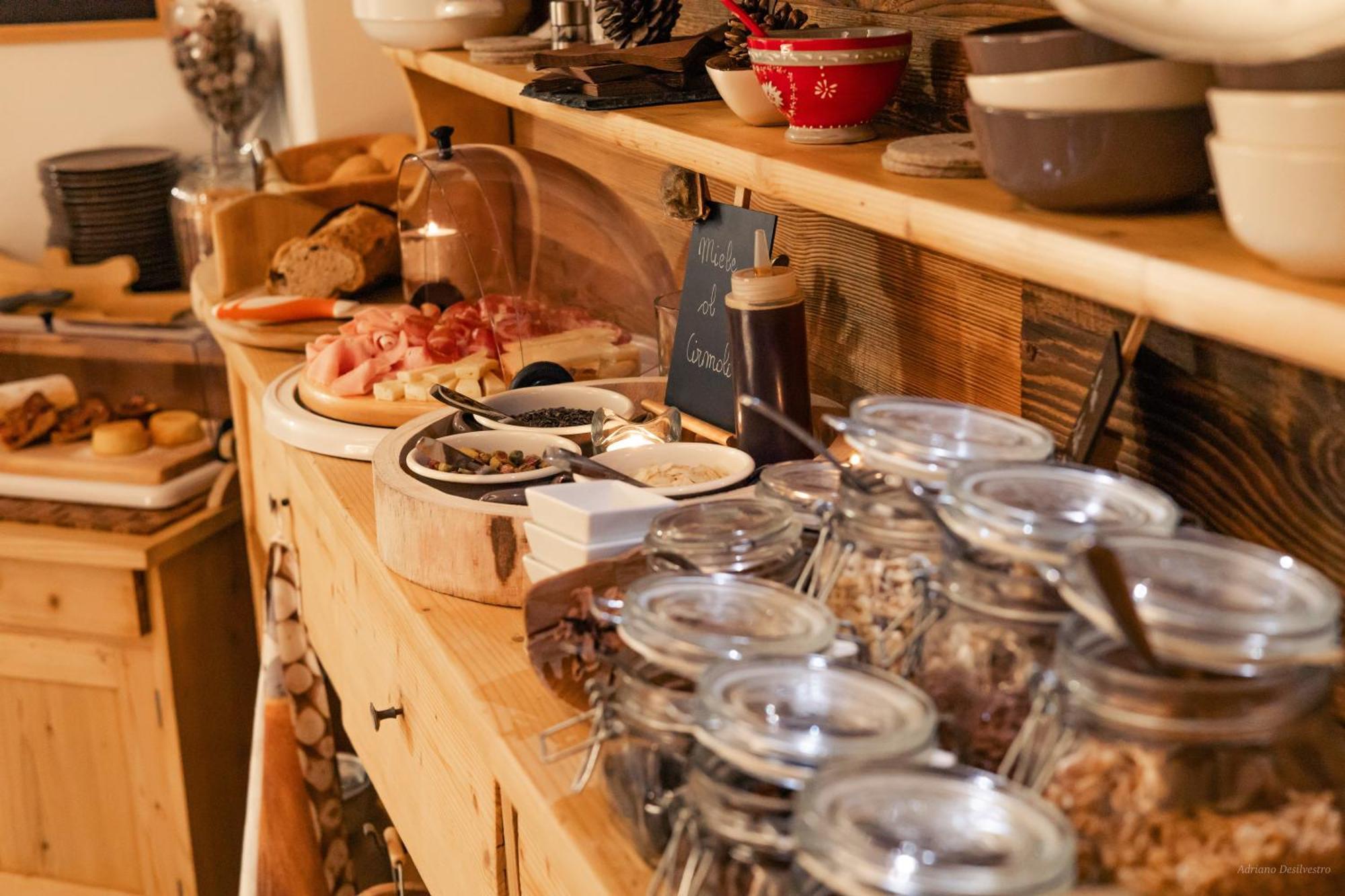 Majon De La Nona Hotel Pozza di Fassa Luaran gambar