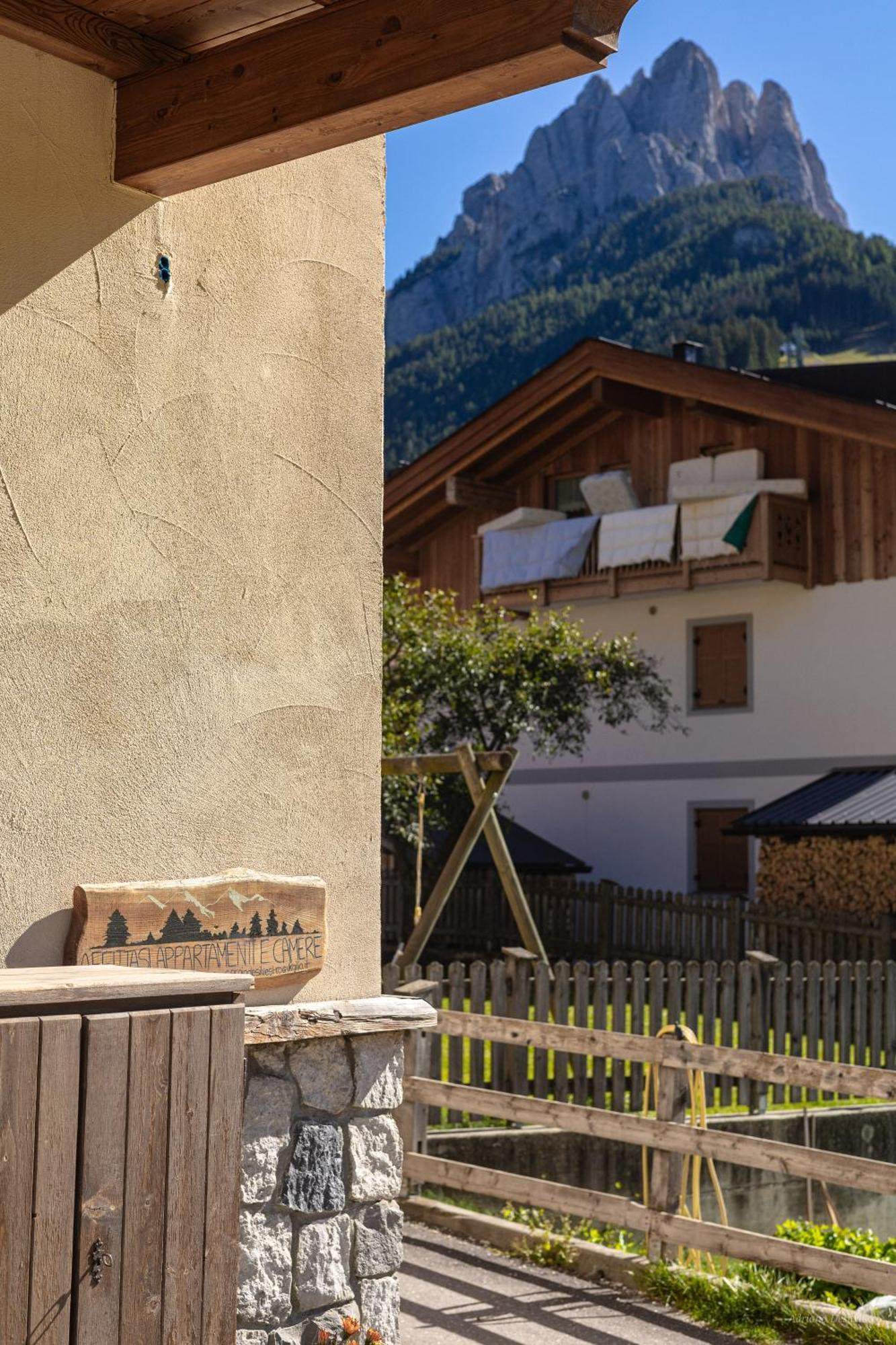 Majon De La Nona Hotel Pozza di Fassa Luaran gambar