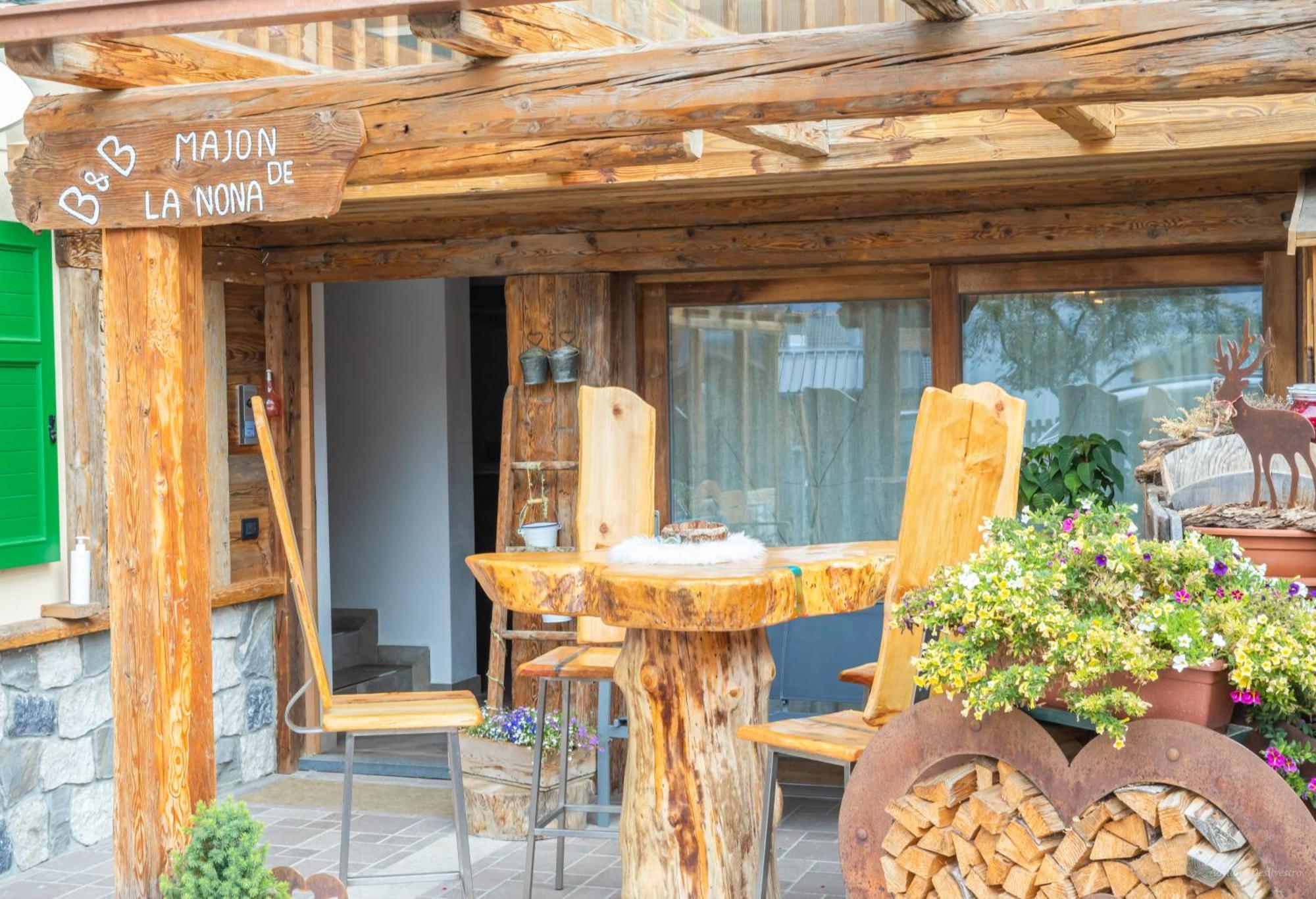 Majon De La Nona Hotel Pozza di Fassa Luaran gambar