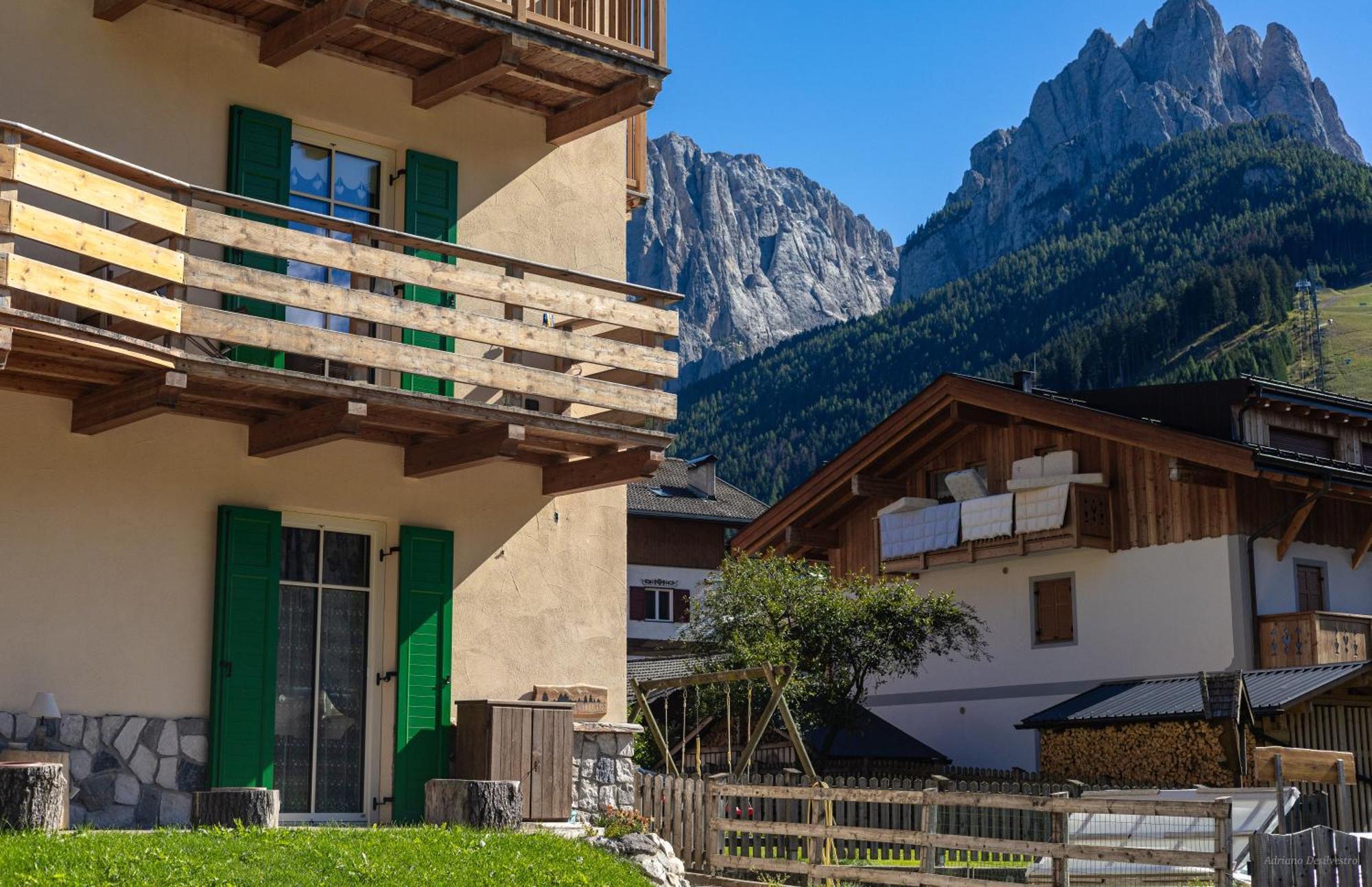 Majon De La Nona Hotel Pozza di Fassa Luaran gambar