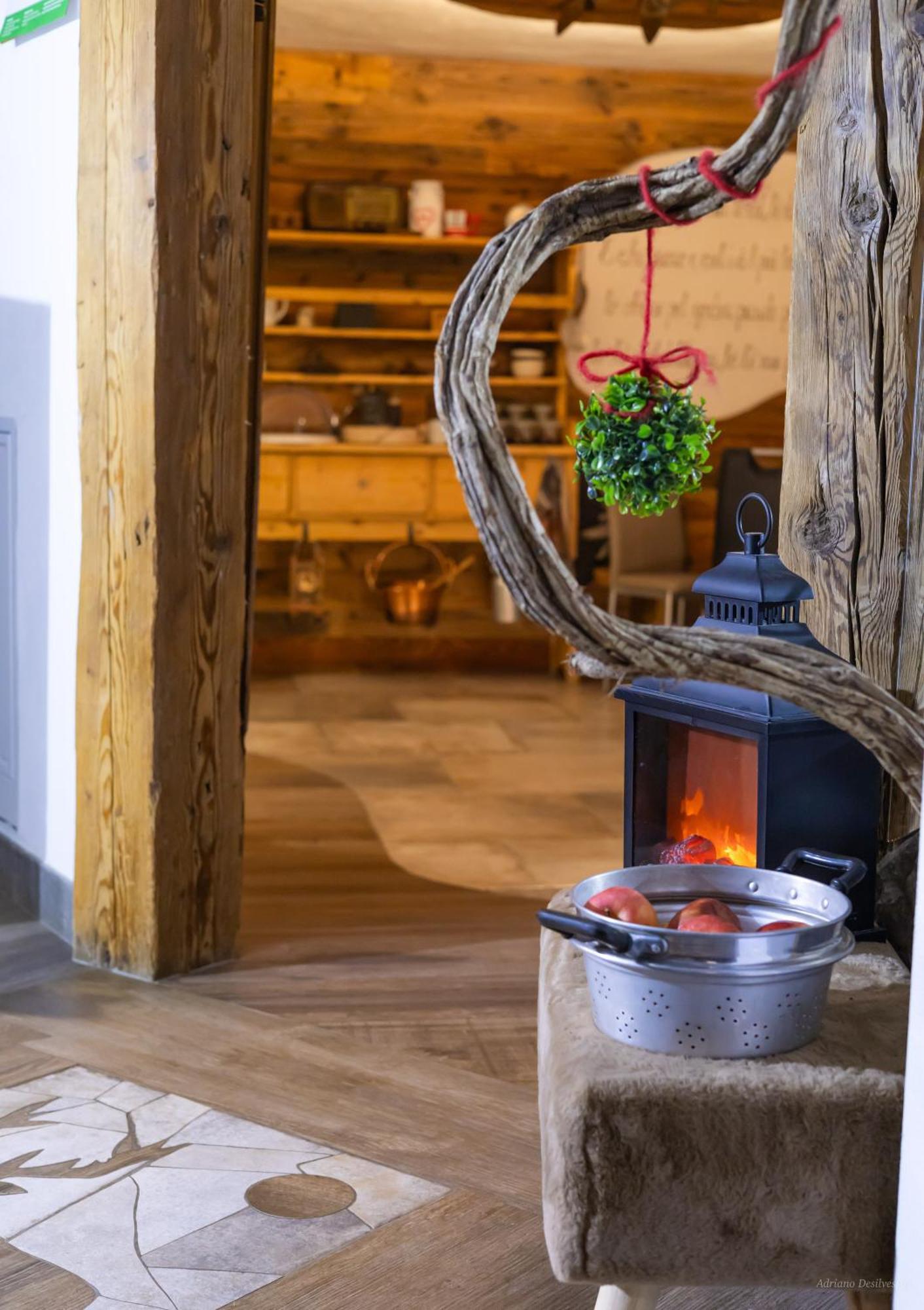 Majon De La Nona Hotel Pozza di Fassa Luaran gambar