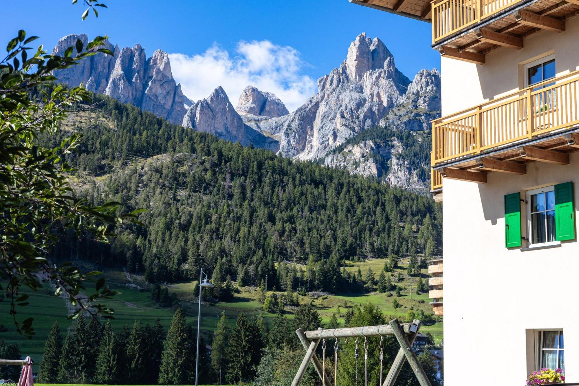 Majon De La Nona Hotel Pozza di Fassa Luaran gambar