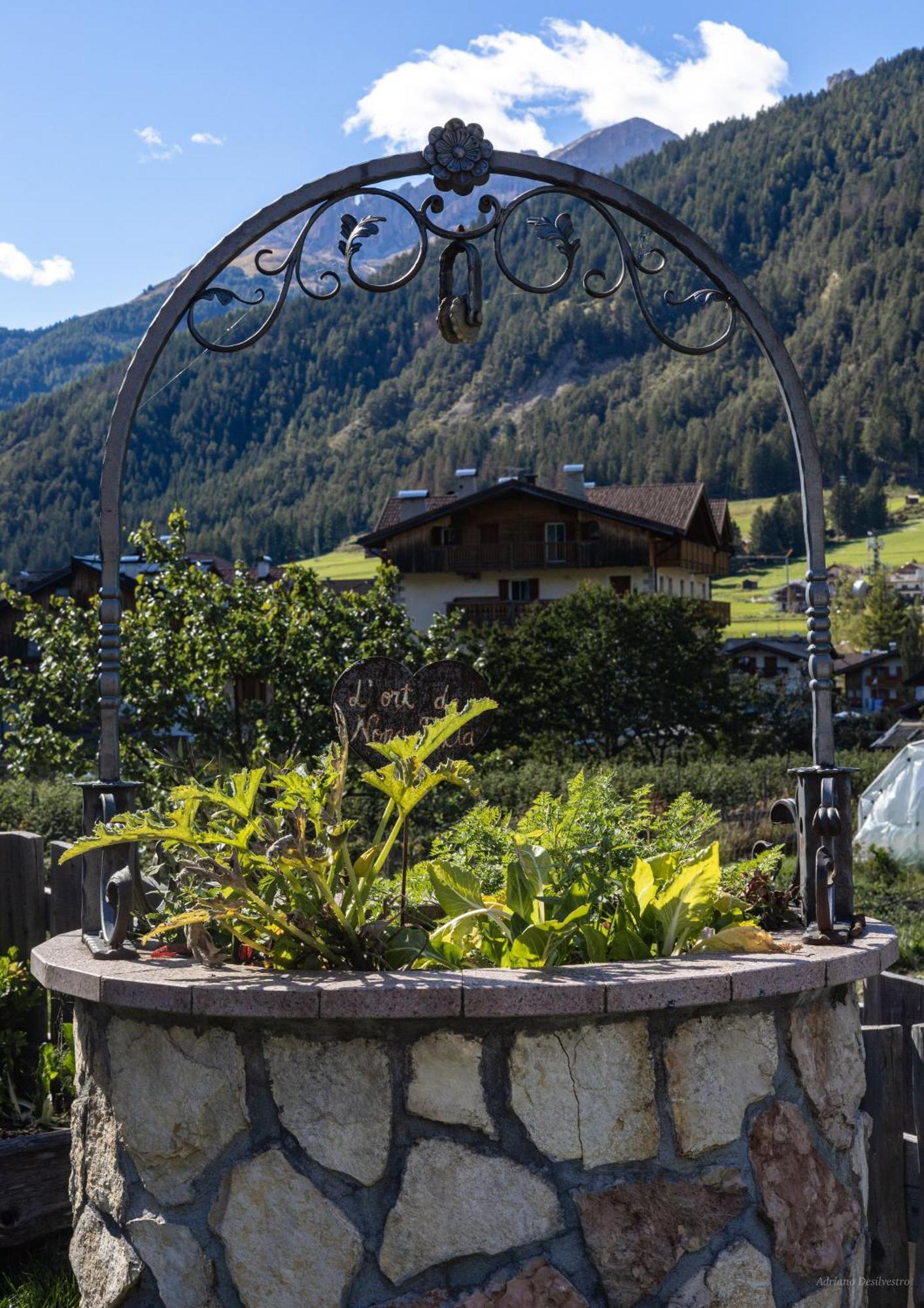 Majon De La Nona Hotel Pozza di Fassa Luaran gambar