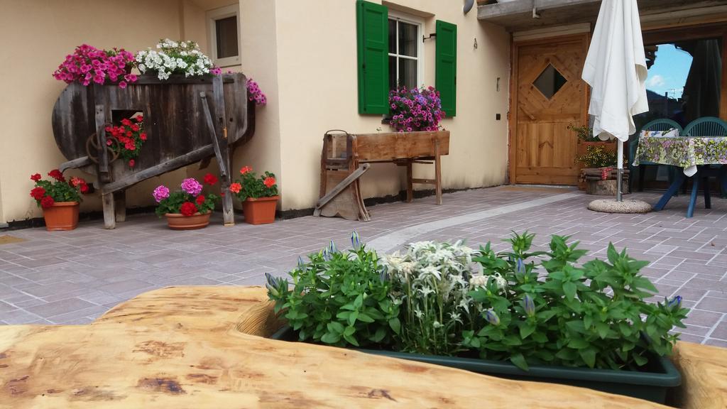 Majon De La Nona Hotel Pozza di Fassa Luaran gambar