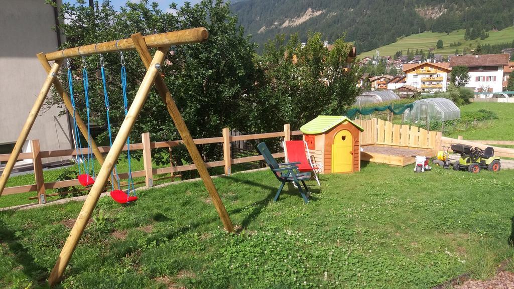 Majon De La Nona Hotel Pozza di Fassa Luaran gambar