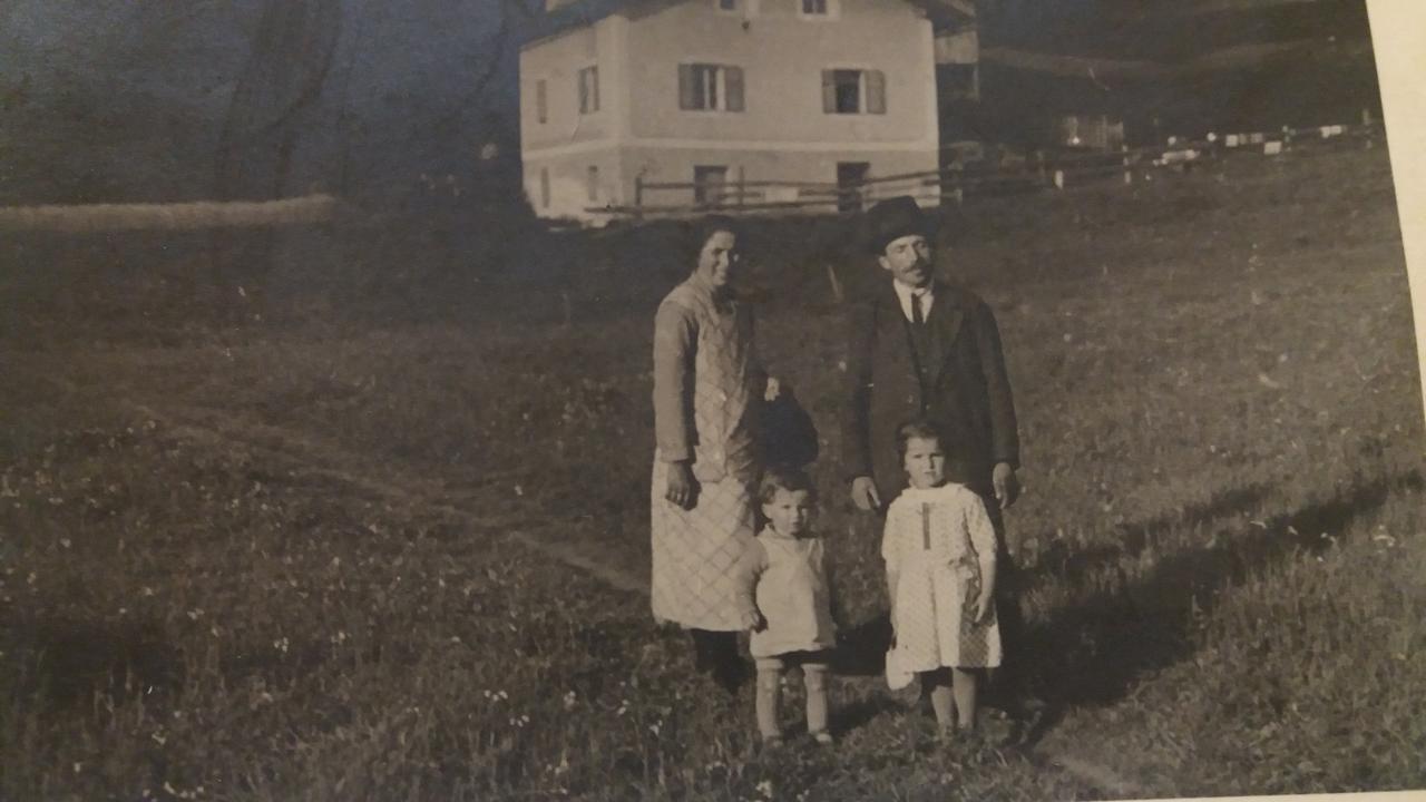 Majon De La Nona Hotel Pozza di Fassa Luaran gambar