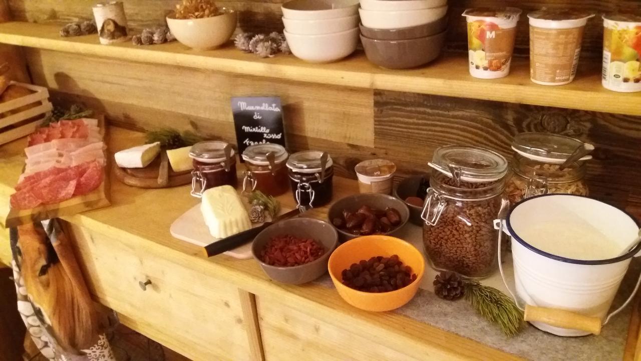 Majon De La Nona Hotel Pozza di Fassa Luaran gambar